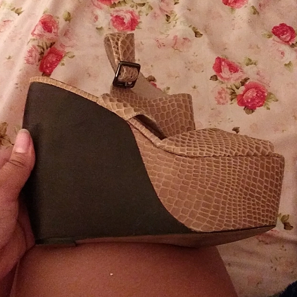 Mia limited edition tan wedges Size 10